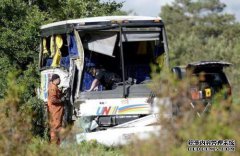 加拿大正在与中国合作。禁止前往许多游客。中