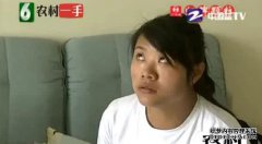 该男子带着他的兄弟帮助他们的兄弟报仇，他刚