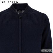 [扔地板打开门]