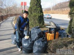 大连调查清理海滩垃圾