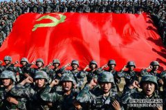 具有共产主义启蒙精神的先锋战士，并促进对人