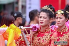了解潮汐的古老女仆，古老的古城，并了解潮汐